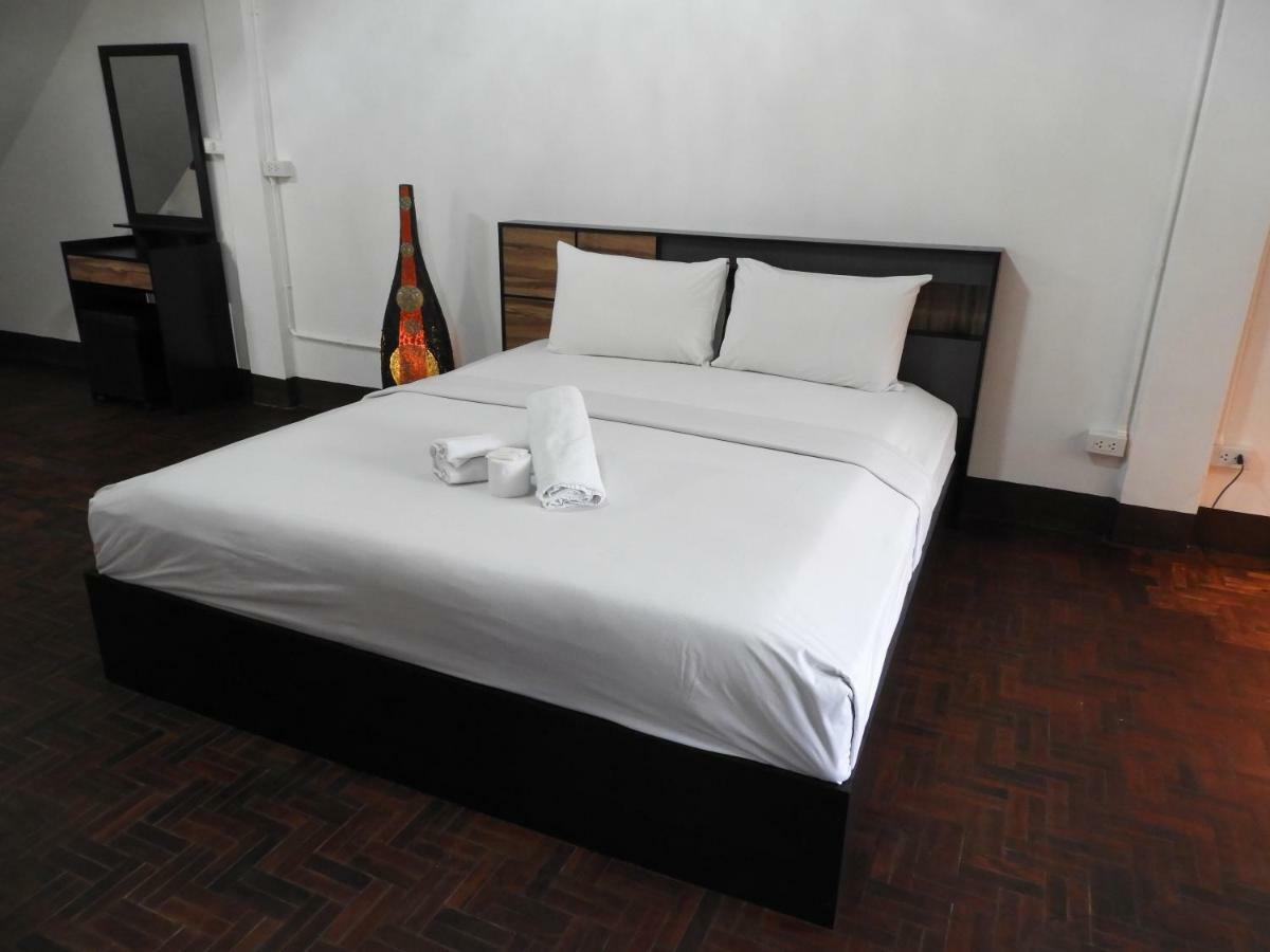 Hotel P'Lyn House à Chiang Mai Extérieur photo